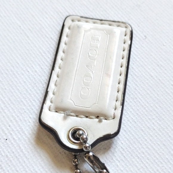 🏳️ 2" Coach Chalk Bone White Patent Leather Hang Tag Bag Fob Charm Keychain - Picture 3 of 5